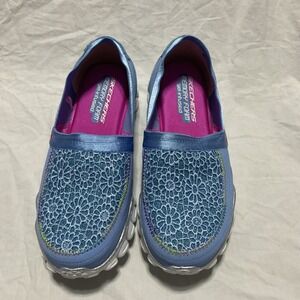 SKECHERS Stretch Fit with Air-Cooled Memory Foam Gel Infused Size 3.5